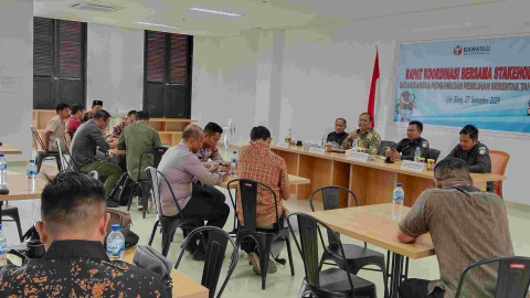 Bawaslu Mahulu saat melaksanakan rapat koordinasi dan sosialisasi netralitas ASN jelang Pilkada 2024. -(Disway Kaltim/ Iswanto)-NOMORSATUKALTIM